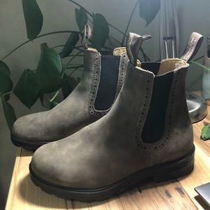 Brand new. Worn around the house a few times.